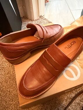 Earth Women’s Brown Leather Penny Loafers